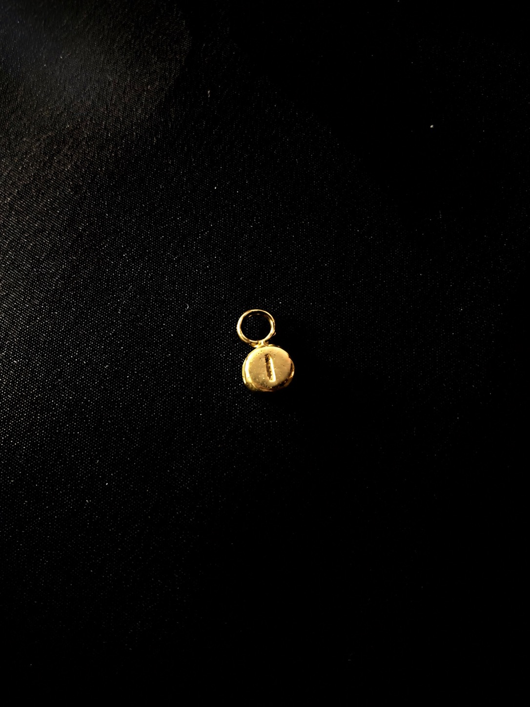 Gold letter I bead